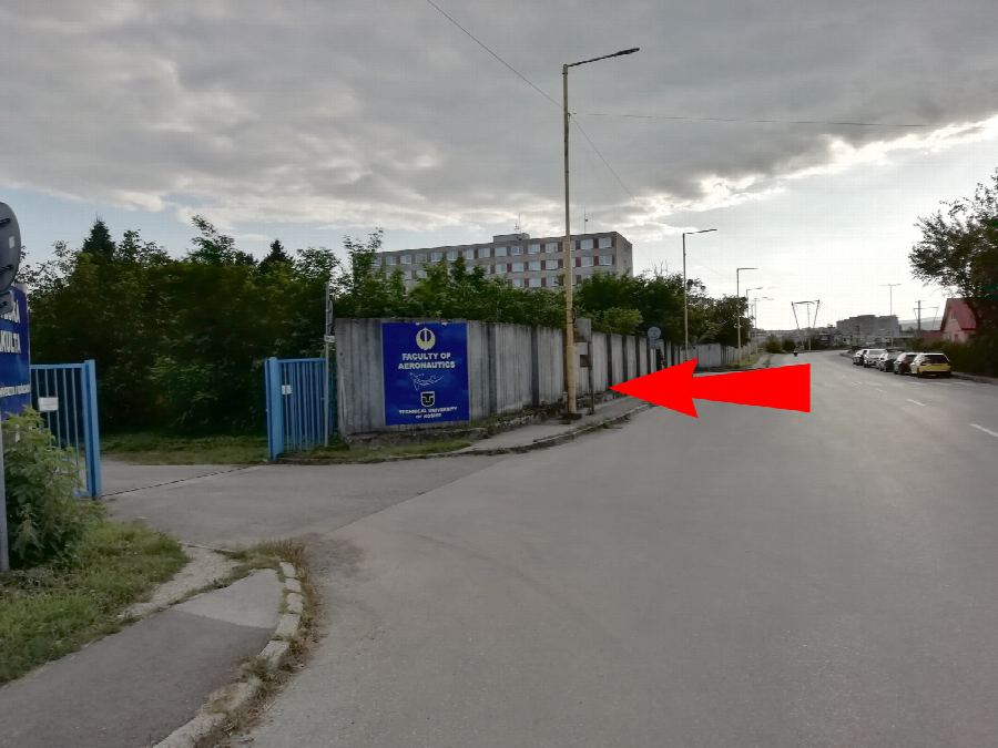 2 · Vjazd do areálu Leteckej fakulty